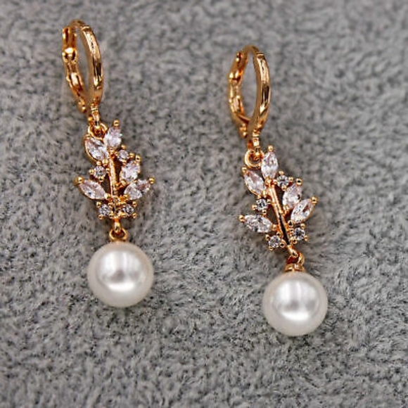 18kt Gold Filled Topaz Leaf Pearl Drops - Picture 4 of 7